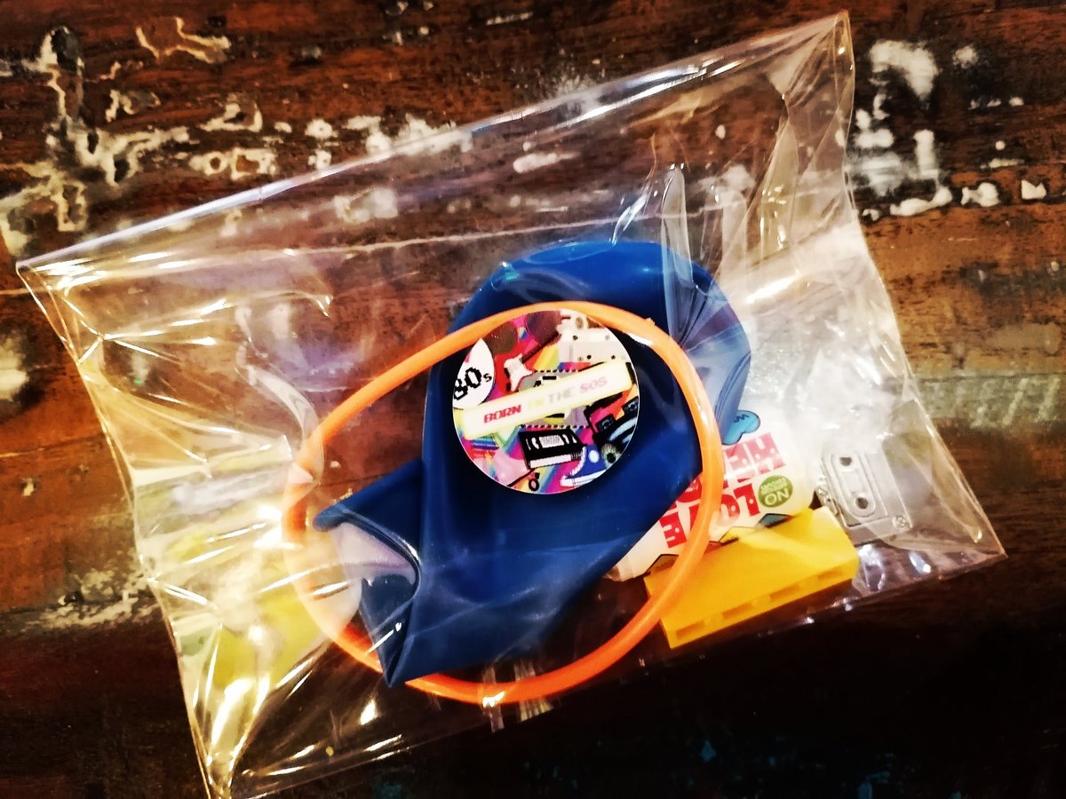Born in the 80s Bag Kit Retro Gift Eighties Birthday Kit Party Favor Bags Building Blocks, Cassette Tape, Neon Band, Love Hearts, Balloons