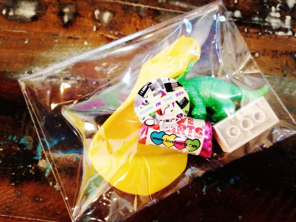 Born in the 90s Kit Bag Retro Gift Nineties Birthday Kit Party Favor Bags Building Blocks, Cassette Tape, Dinosaur, Love Hearts, Balloons